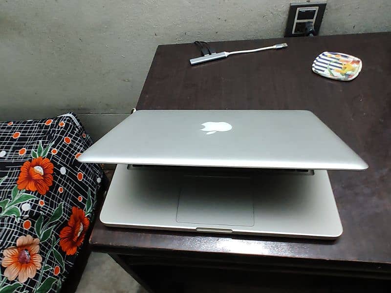 Macbook pro 2012 macOs and Windows 4