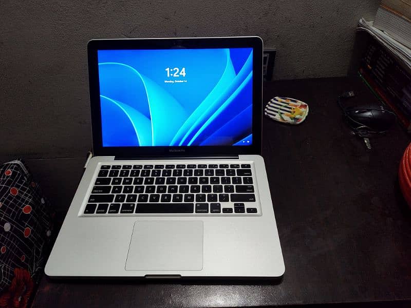 Macbook pro 2012 macOs and Windows 5