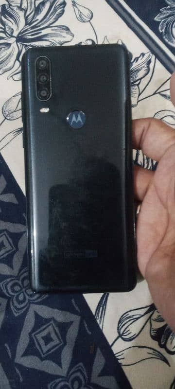 Motorola one action 4/64 single sim good condition mai hy urgent sell 6