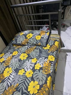 single iron bed 0