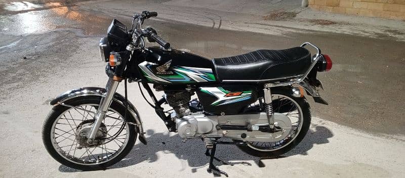 Honda CG 125 2022/23 First owner Karachi num 03278228900 2