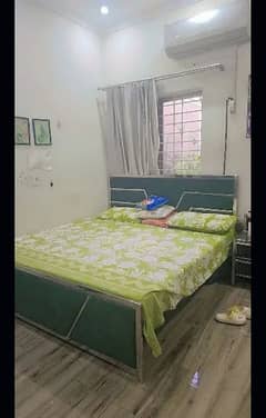 iron bed 10/10 condition 0