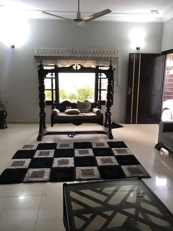 Dha Ph 4 | Gizri Lane Near Gizri Boulevard | 300 Yards Duplex House For Sale | Well Maintained House By Artitect | Next To Corner | Line Water | Solar Grid Installed | Reasonable Demand | 3