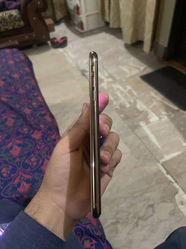 Selling Iphone XS Max Gold 2