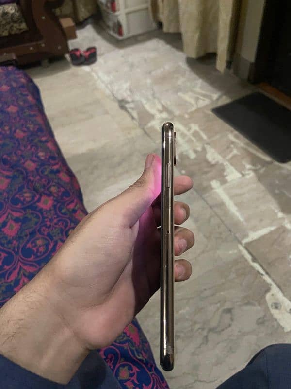 Selling Iphone XS Max Gold 4