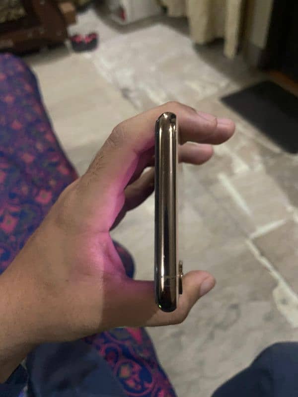 Selling Iphone XS Max Gold 5