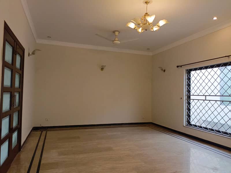 20-Marla Separate Gate Upper Portion For Rent In DHA Ph-5 Lahore Owner Built House 4