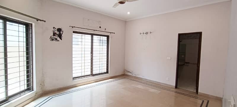 Upper Portion Of One Kanal Available For Rent In DHA Phase 3 3