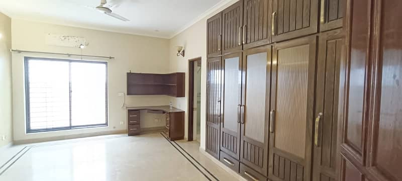 Upper Portion Of One Kanal Available For Rent In DHA Phase 3 9