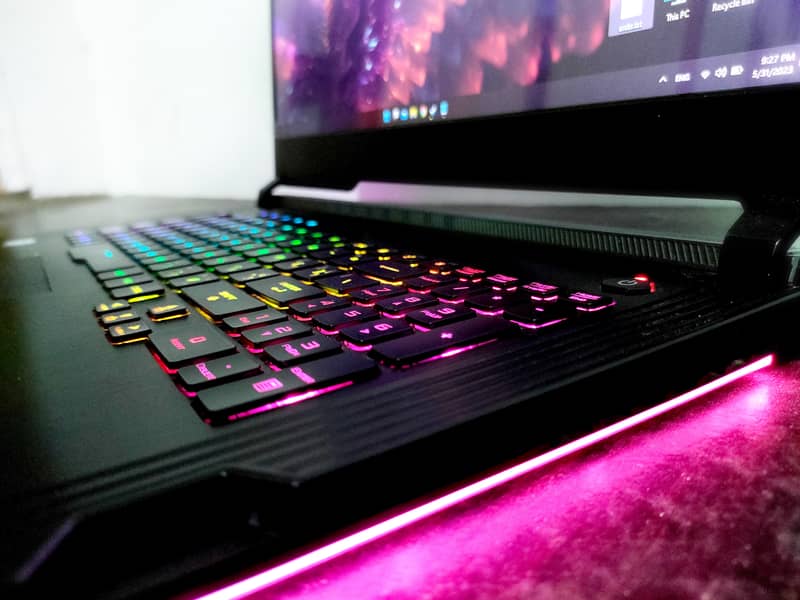 Gaming Laptop : Asus ROG Strix,17Inch,144HZ,RTX 2070/8GB,32GB/1TB 2