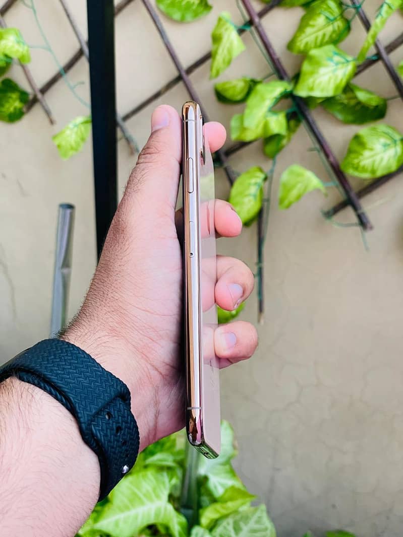 IPHONE XS MAX GOLDEN 256 GB PTA APPROVED 1