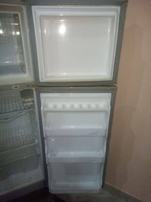 Dawlance refrigerator(fridge) 0