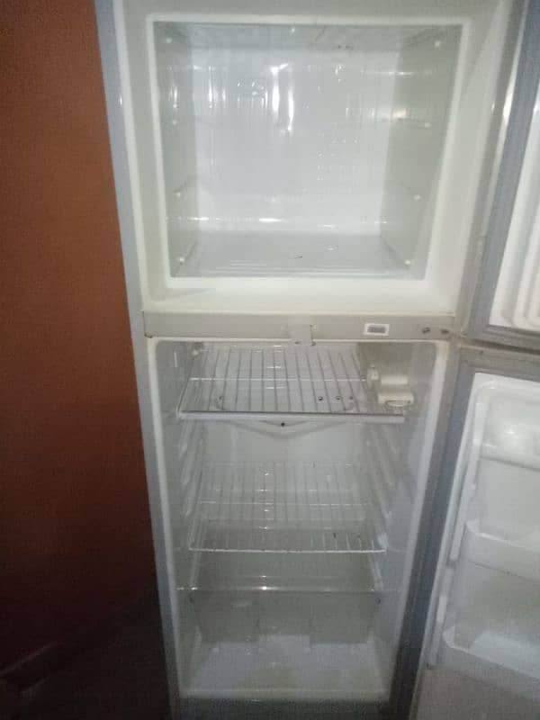 Dawlance refrigerator(fridge) 3