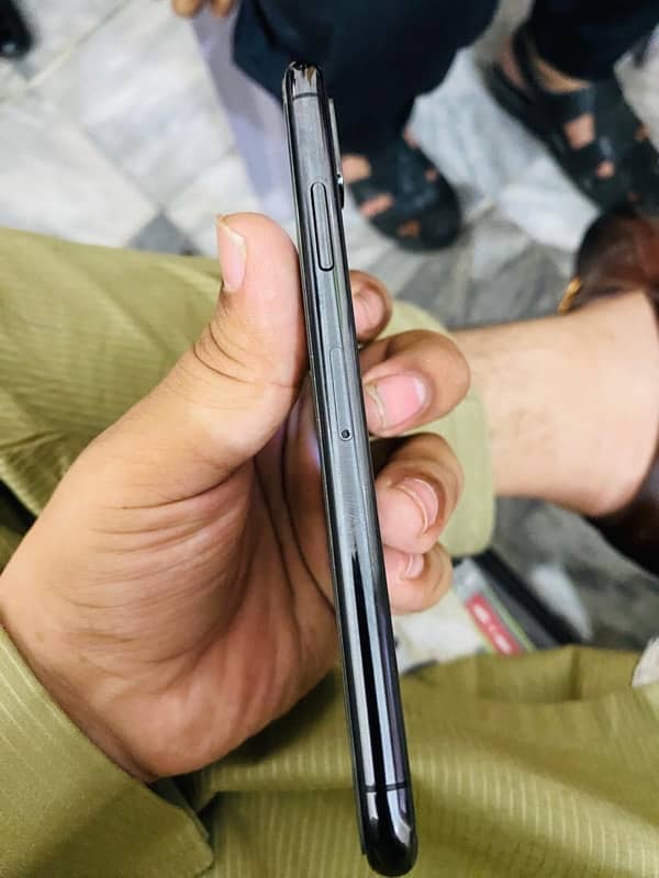 iphone x 256 gb pta approved  btry hlth 71 10/8.5baki all ok h 1