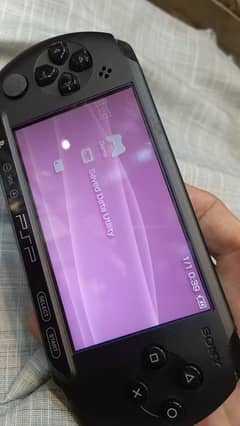 PSP Street E-1004 1D with original charger, 4gb and one game 10/10 0