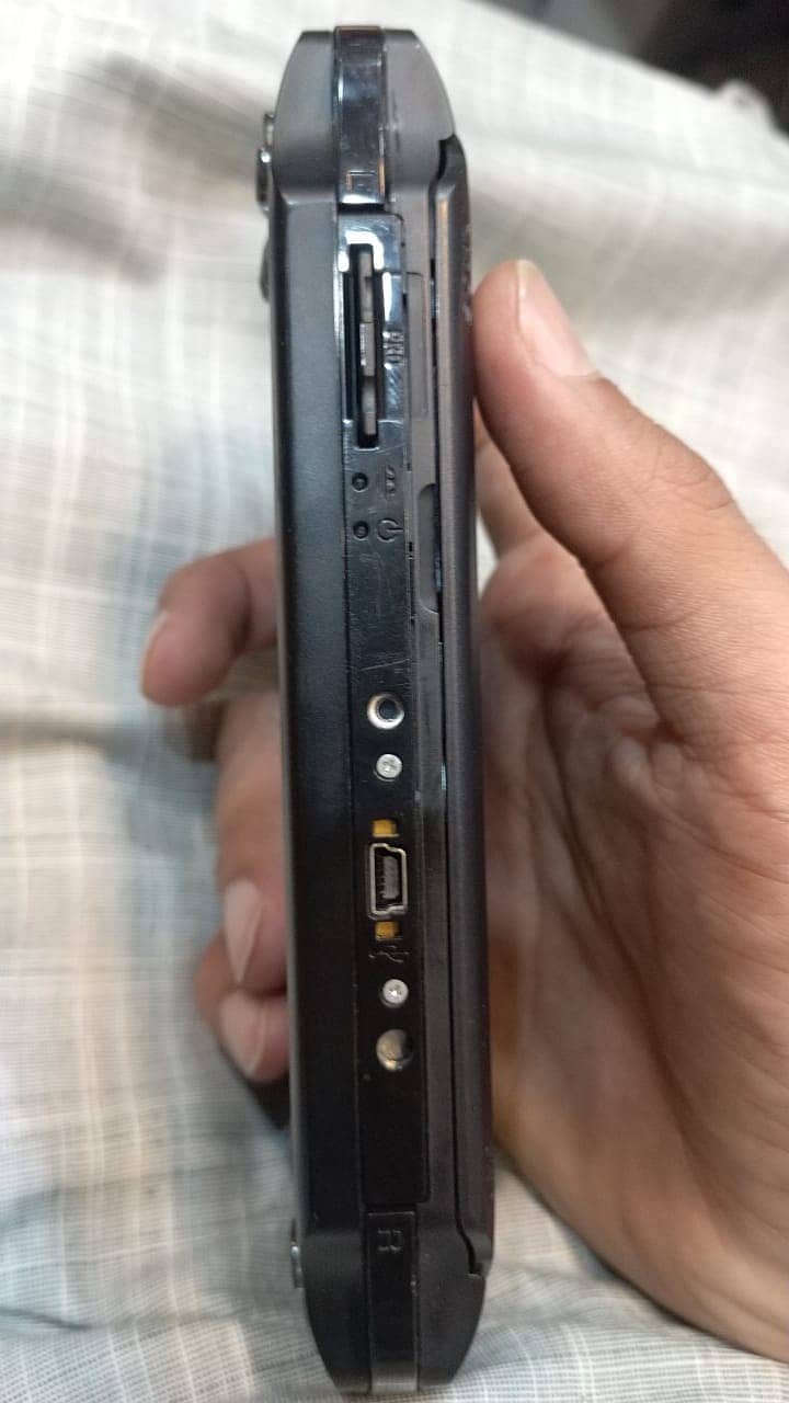 PSP Street E-1004 1D with original charger, 4gb and one game 10/10 3