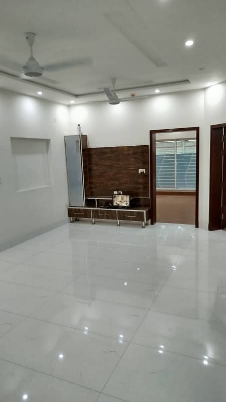 8 MARLA BEAUTIFUL HOUSE AVAILABLE FOR RENT IN DHA RAHBER 11 SECTOR 1 1