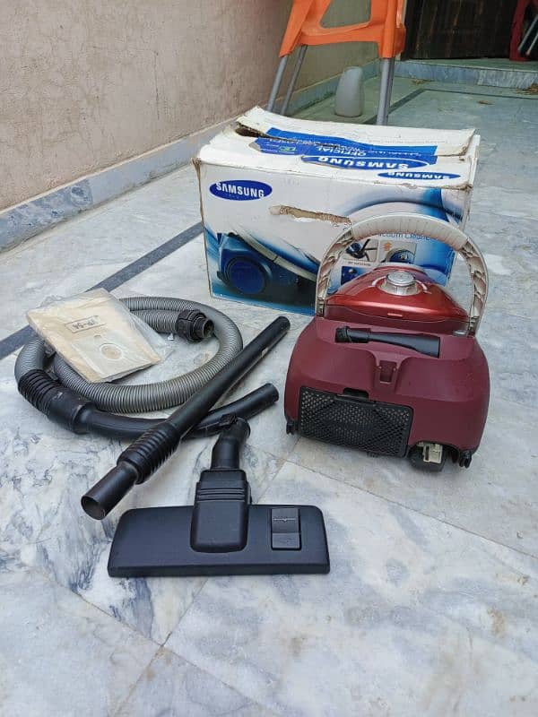 Samsung Vacuum Cleaner, Lightly Used, with Original Accessories" 1