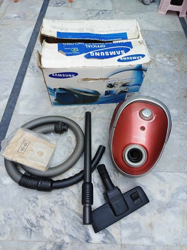 Samsung Vacuum Cleaner, Lightly Used, with Original Accessories" 4