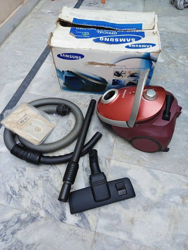 Samsung Vacuum Cleaner, Lightly Used, with Original Accessories" 5