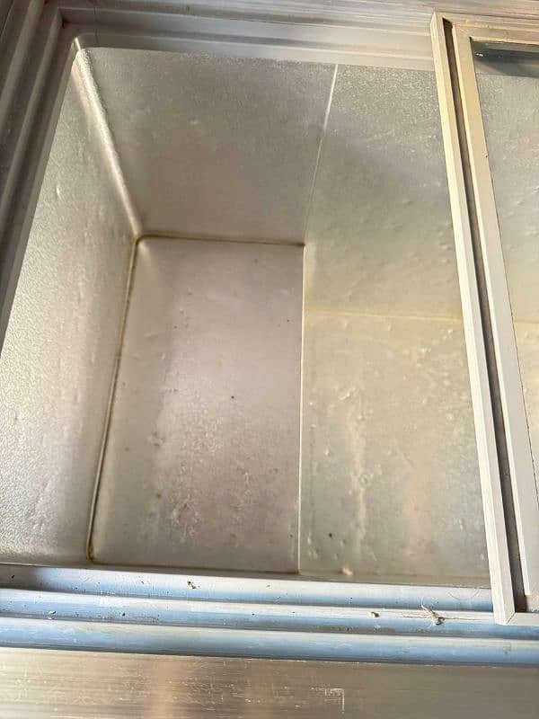 Varioline deep freezer available with good condition 4