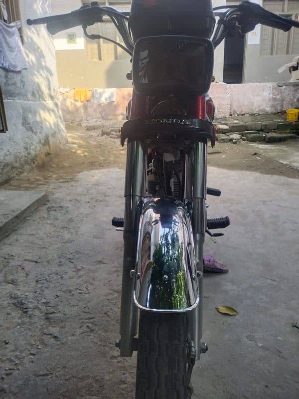 Honda 125cg urgent for sale my WhatsApp no 0320. . . . 49. . 68. . 362 6