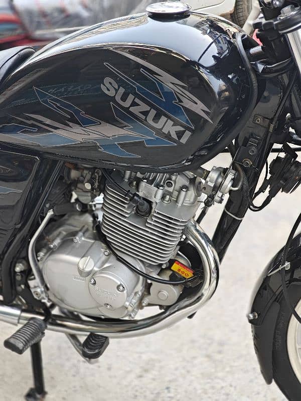 Suzuki  GS 150 SE model 2021 5