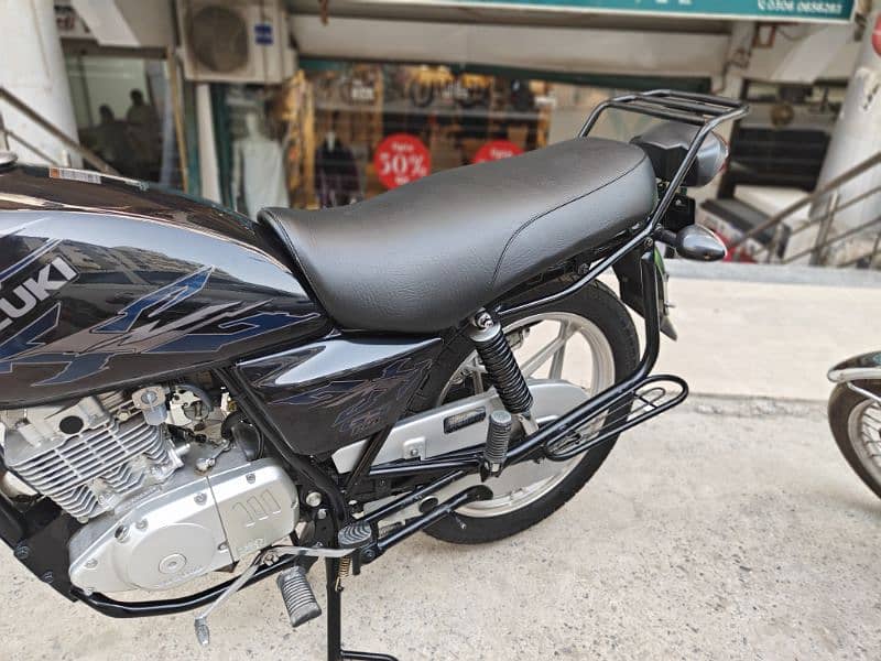 Suzuki  GS 150 SE model 2021 6