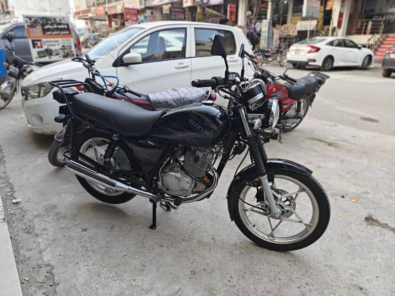 Suzuki  GS 150 SE model 2021 3