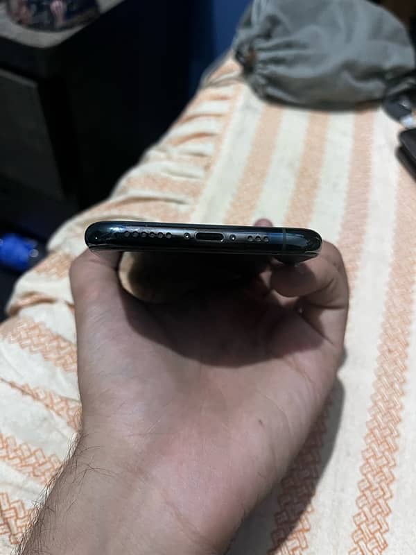 iphone 11 pro 2