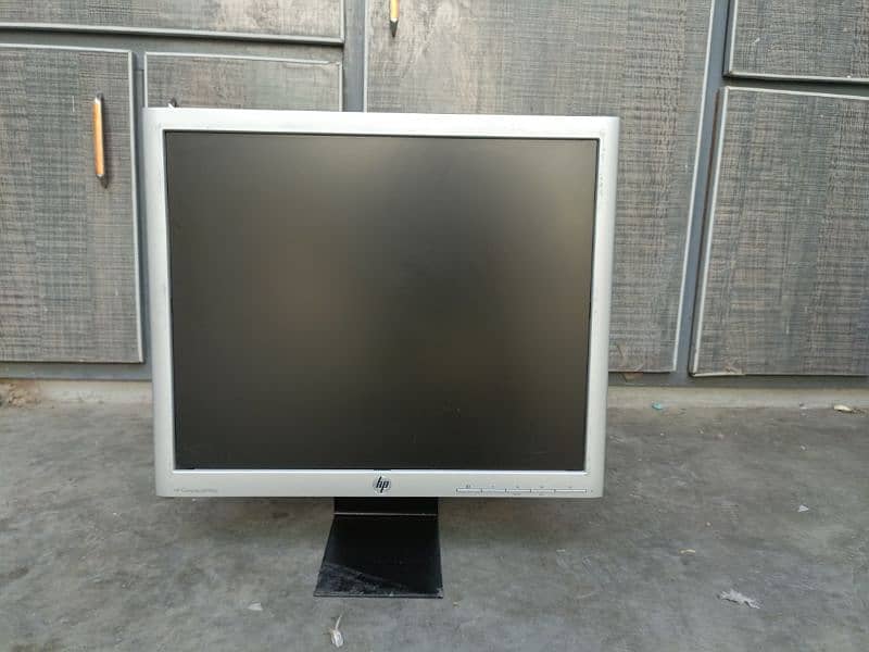 19 Inches LCD/LED Monitor 1