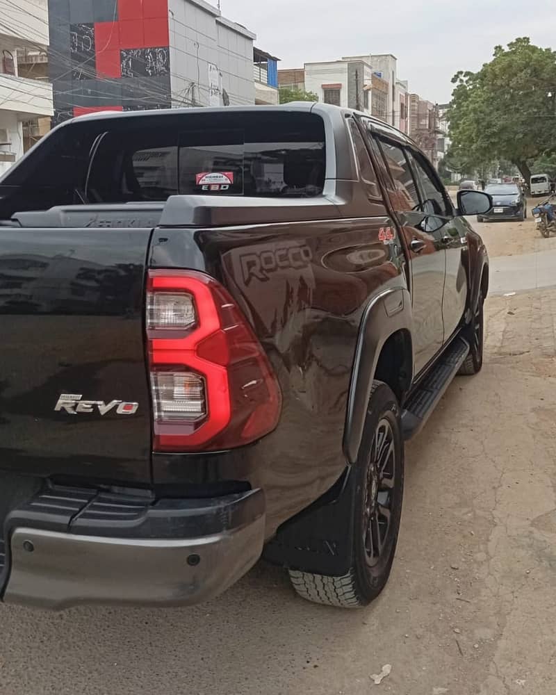 Toyota Hilux 2022 Revo Rocco 4