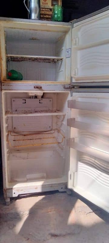 dwlanc fridge in working condition whatup 03244.876. 696 1