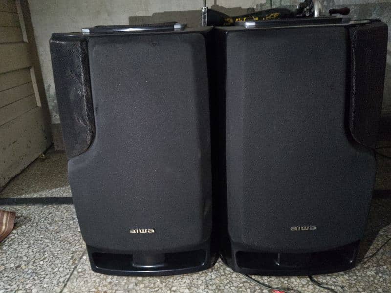 Aiwa 8" Speakers 4 Way 1