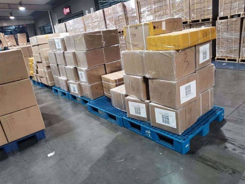 Plastic Pallets | New & used pallets | Industrial Storage Pallet stock 2