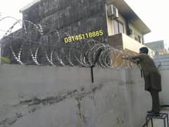 installation of Razor Blade wire Concertina Barbed Wire Chainlink Mesh