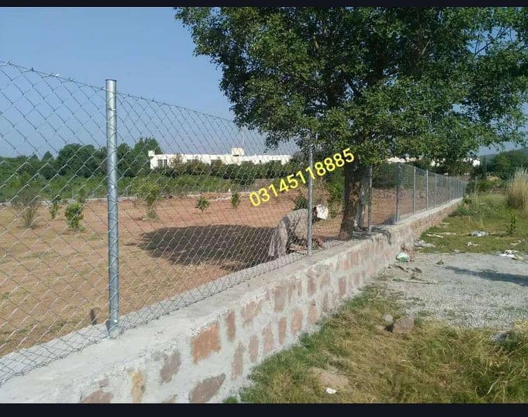 installation of Razor Blade wire Concertina Barbed Wire Chainlink Mesh 2