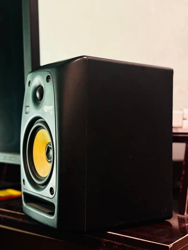 krK rocket 5 (studio monitors) 1