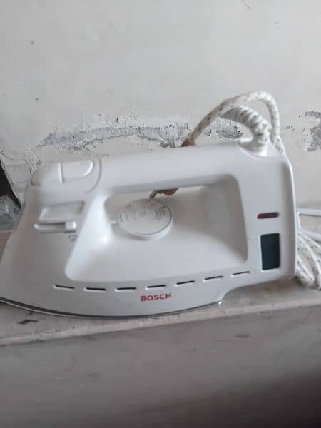 dry and steam iron 3