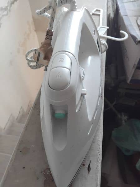 dry and steam iron 5