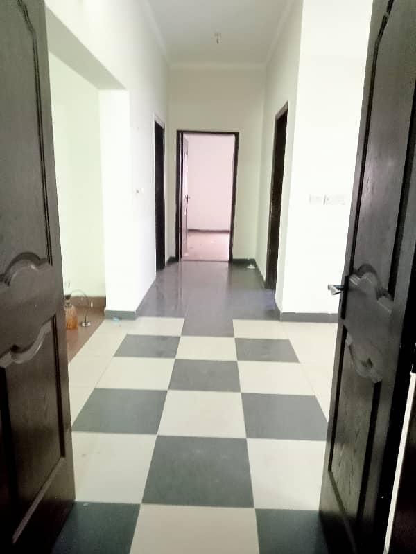 3 Bed House Available For Sale in Askari 11 Lahore Pakistan 2