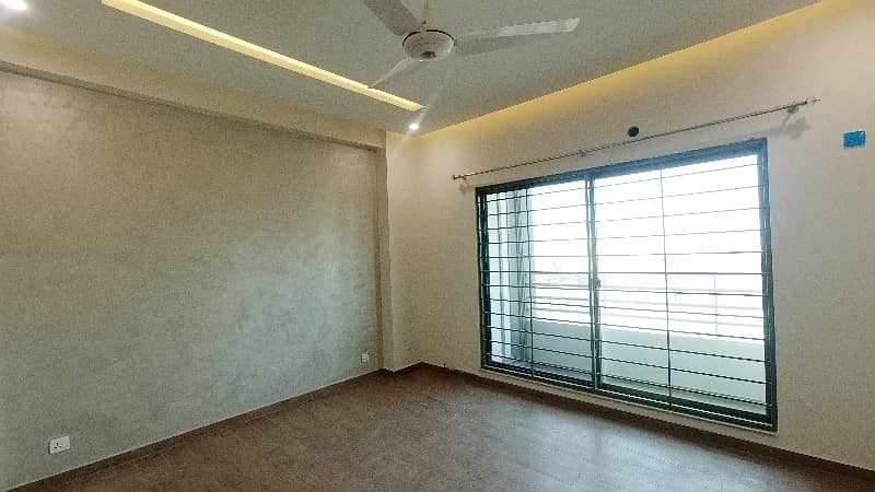 Prime Location Askari 11 - Sector D Flat Sized 10 Marla For sale 5