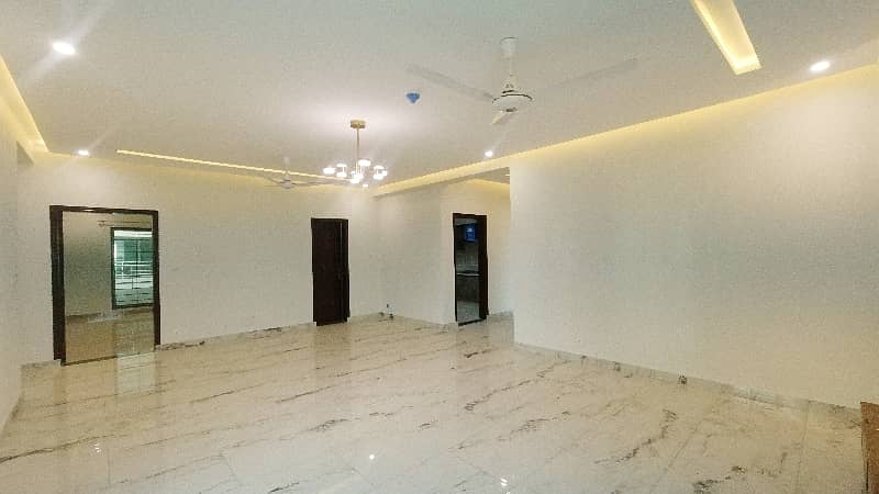 Prime Location Askari 11 - Sector D Flat Sized 10 Marla For sale 9