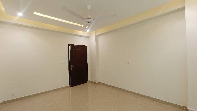 Prime Location Askari 11 - Sector D Flat Sized 10 Marla For sale 11