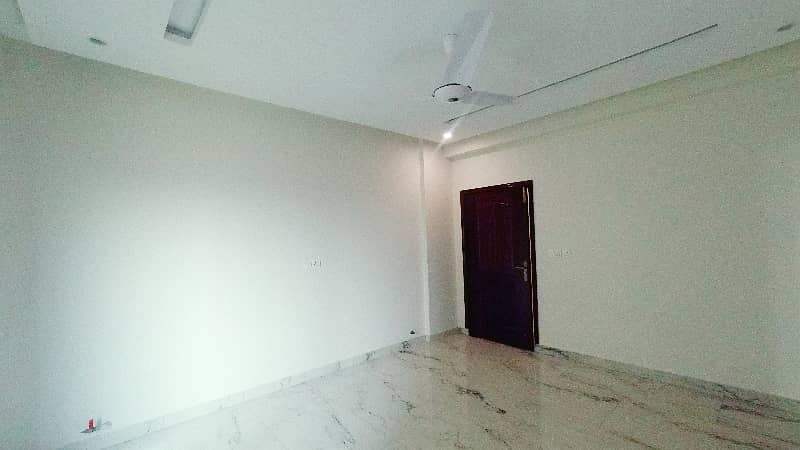 Prime Location Askari 11 - Sector D Flat Sized 10 Marla For sale 14