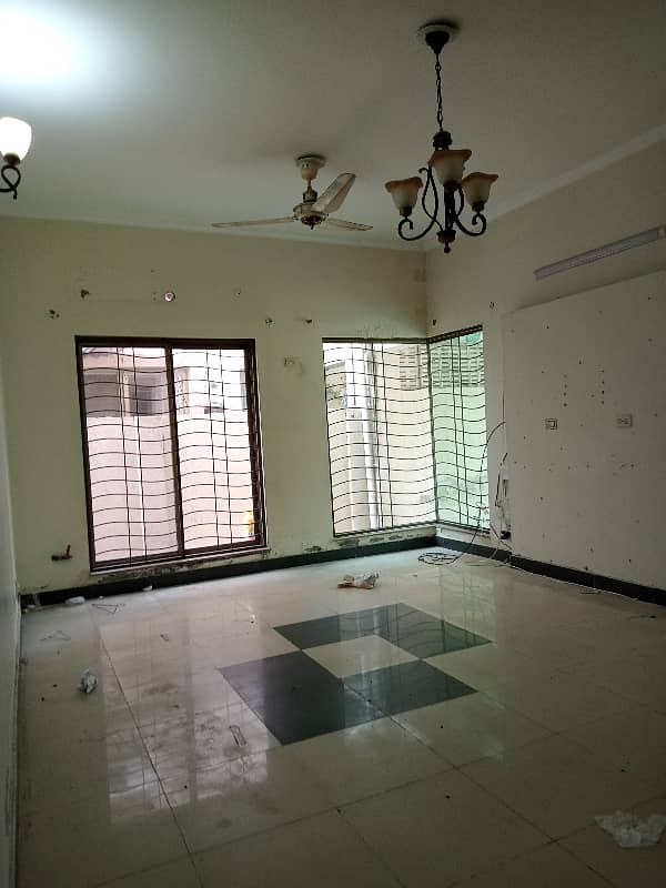 3 Bed House Available For Rent In Askari 11 Lahore 12