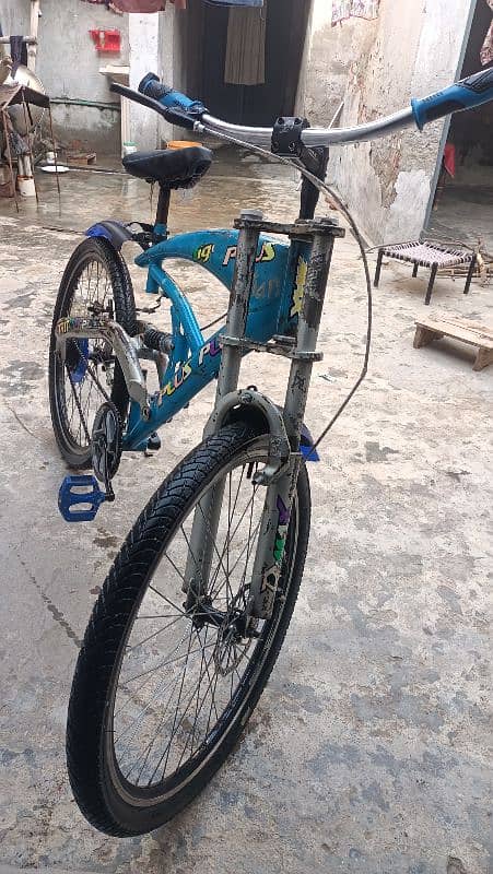 bilkul saaf condition bicycle he gear ke elawa har cheez chlti he 1