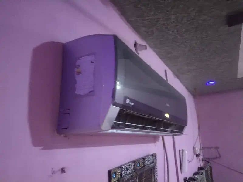 Gree 1.5 ton Inverter AC Heat and Cool 0