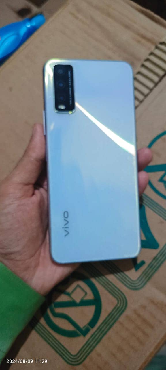 Vivo y20, 4/64gb box and orignal charger not available 4