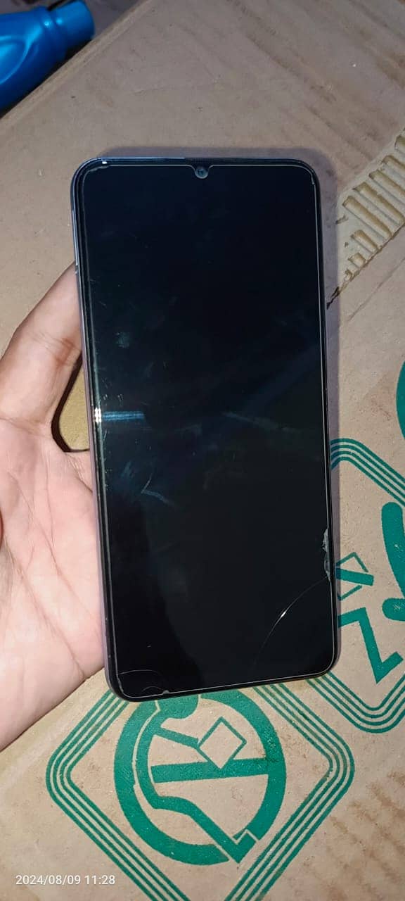 Vivo y20, 4/64gb box and orignal charger not available 7